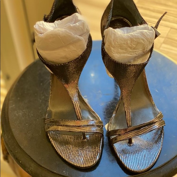 Authentic BCBG sandals - Picture 6 of 7